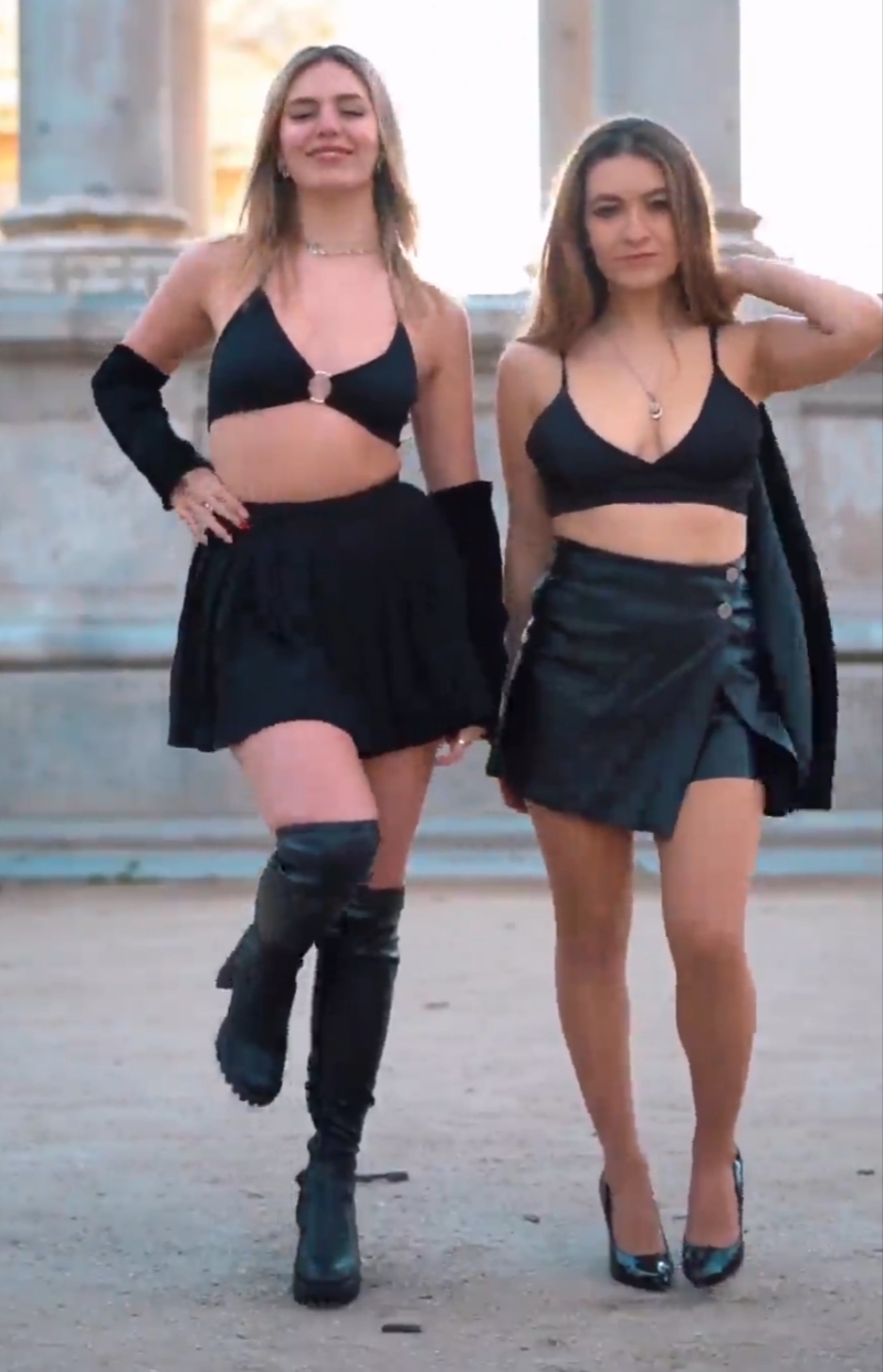 Famosillas Vestidas como unas putas — 22