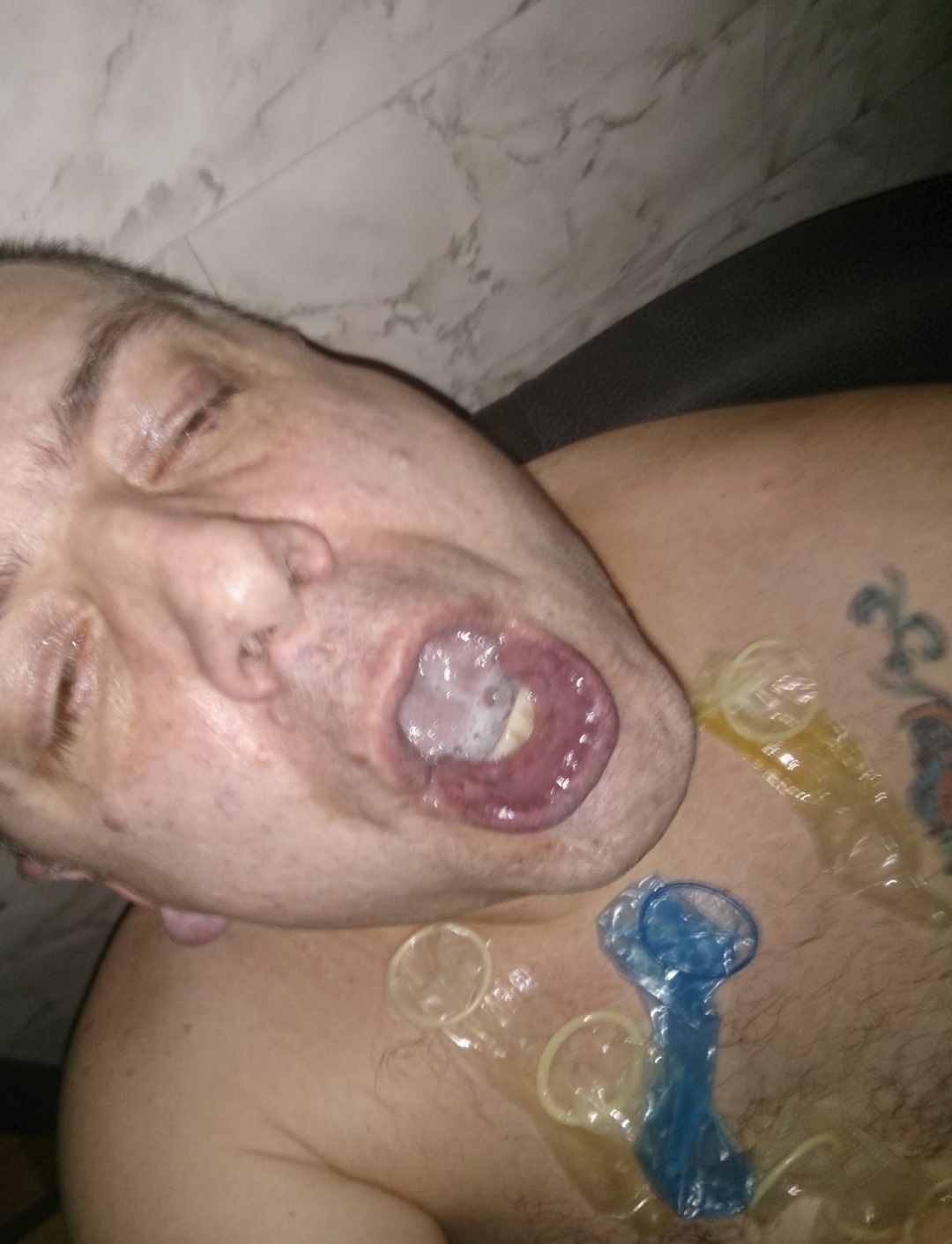 Im Sperma und Poppers Rausch Sperma schlucken — 6